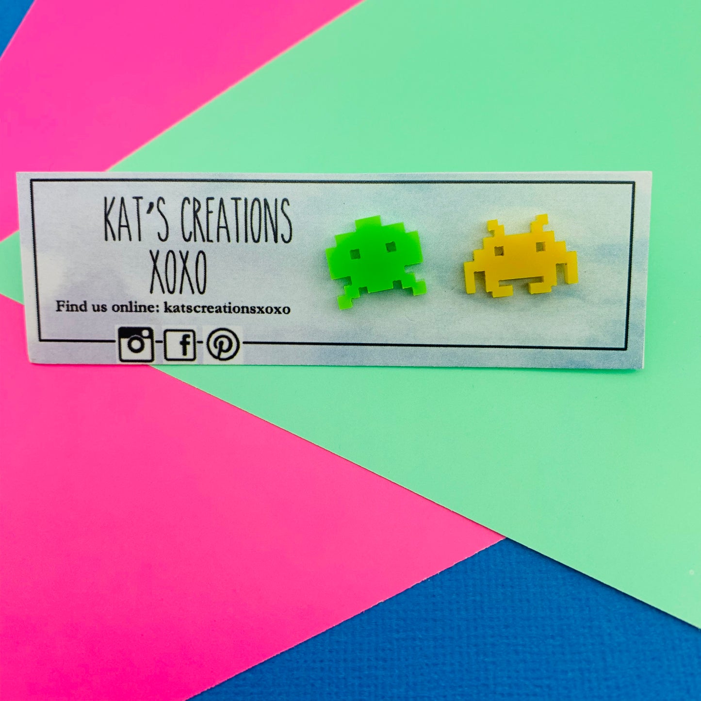 Retro-space invaders Studs