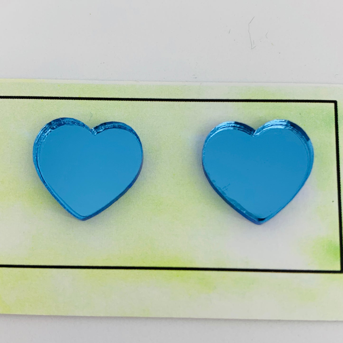I Heart U in Mirror, Mirror on the Wall Studs