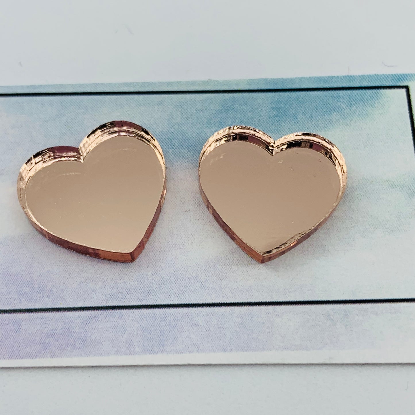 I Heart U in Mirror, Mirror on the Wall Studs